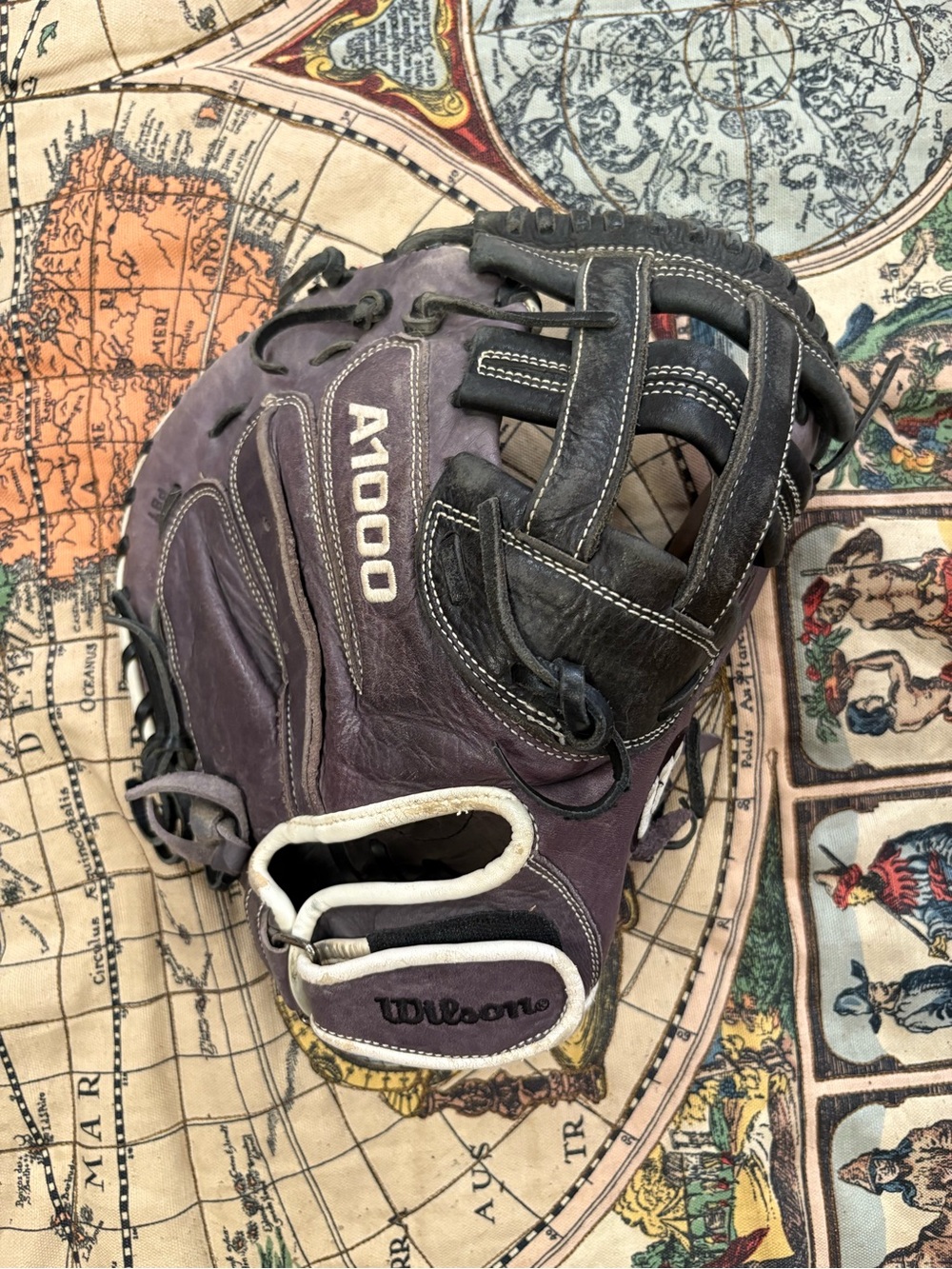 Wilson A1000 Men's  Baseball Glove